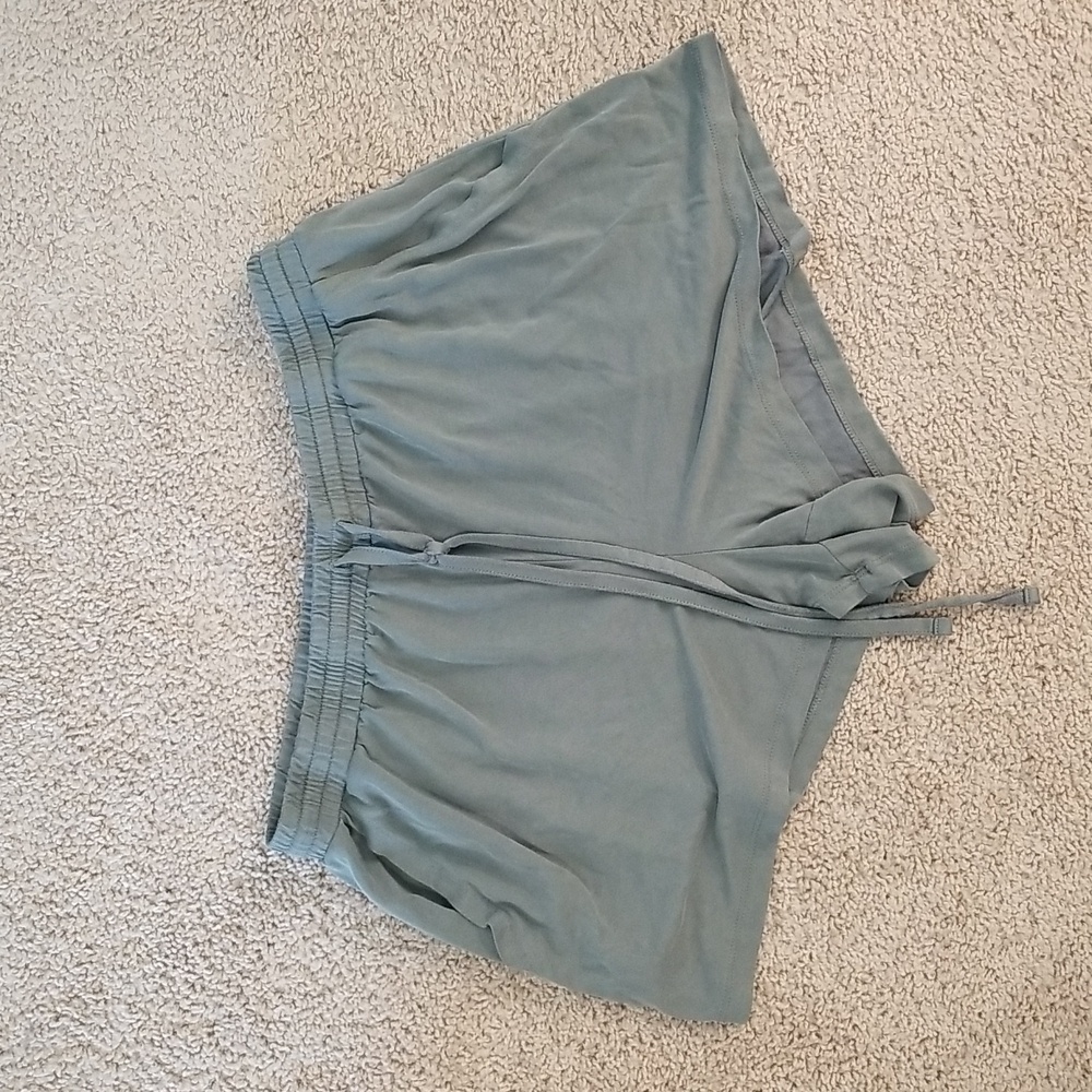 Aerie Large Lightweight Casual Drawstring Spring Summer Shorts